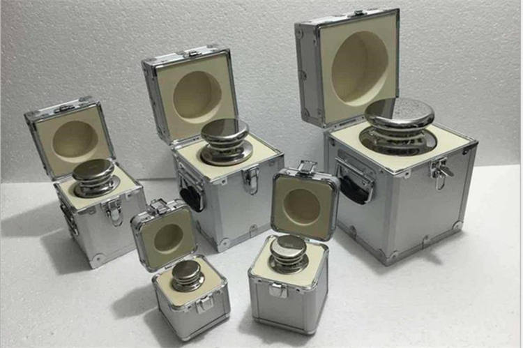 金屬冶煉行業(yè)使用不銹鋼砝碼應該如何進(jìn)行保養