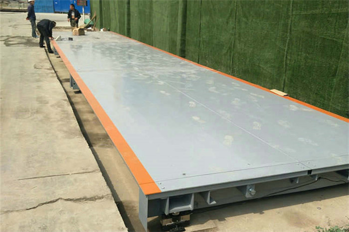 長(cháng)沙3x16米出口式80噸電子汽車(chē)衡安裝結構圖